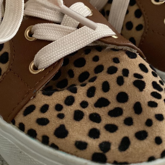 Cheetah Print platform sneaker- worn once - Picture 4 of 4